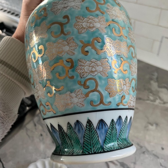 Vintage Imari Japanese Handpainted Vase - Picture 6 of 10